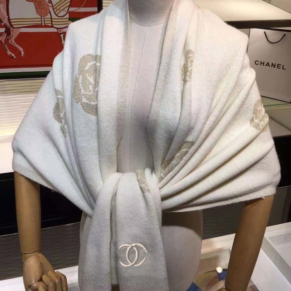 Chanel’s stunning and versatile scarf - Picture 1 of 7